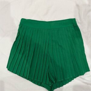 PrettyLittleThing Emerald Green Pleated Shorts